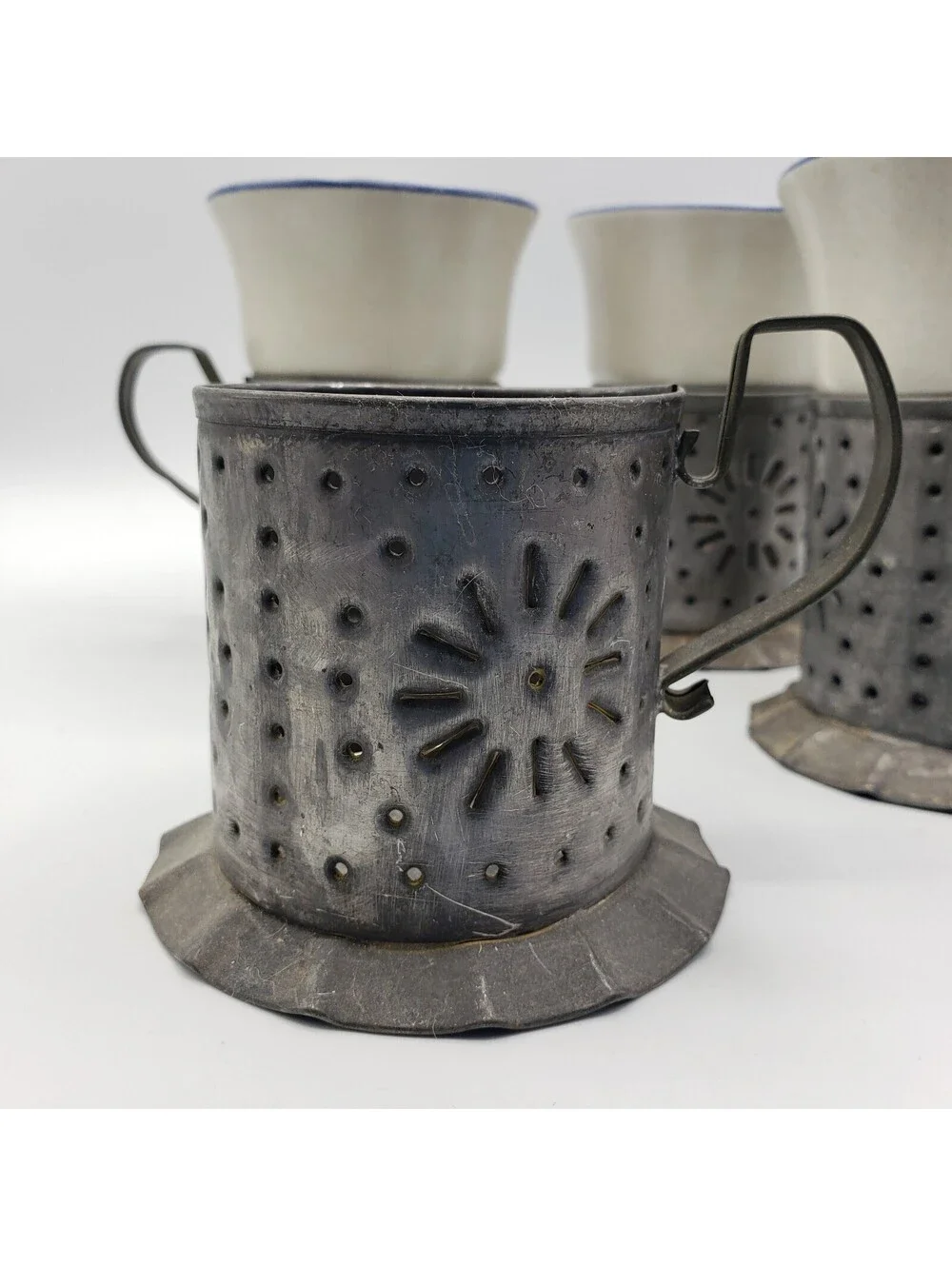 3 VTG Pfaltzgraff Yorktowne Tinsmith Stoneware Coffee Mug Cup Punched Tin Holder